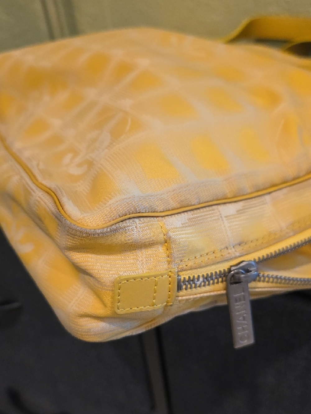 CHANEL Yellow Top-Handle Tote Bag - Picture 14 of 16